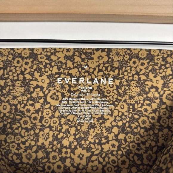 EVERLANE 25” The Perform High Rise Black Breen Floral Ankle Leggings - Picture 5 of 15